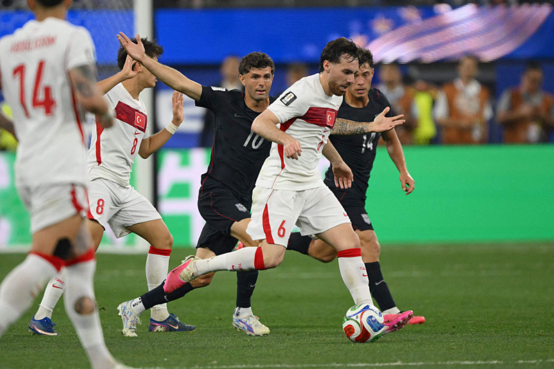 Spor yazarları Türkiye-ABD maçını yorumladı: Okyanusu geçtik derede boğulduk!