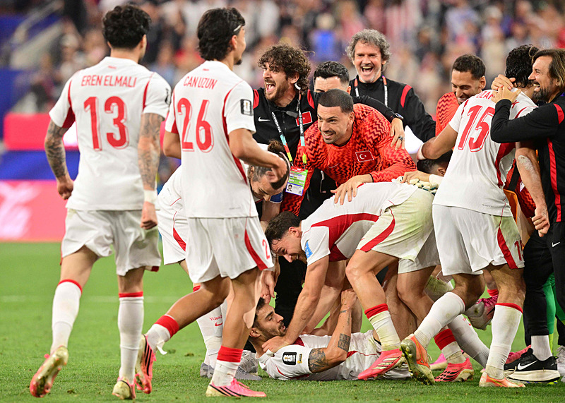 Spor yazarları Türkiye-ABD maçını yorumladı: Okyanusu geçtik derede boğulduk!