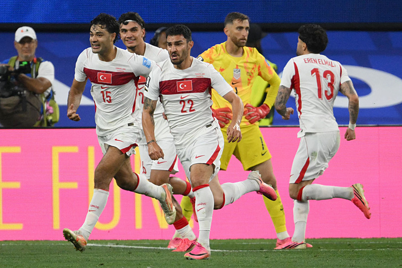 Spor yazarları Türkiye-ABD maçını yorumladı: Okyanusu geçtik derede boğulduk!