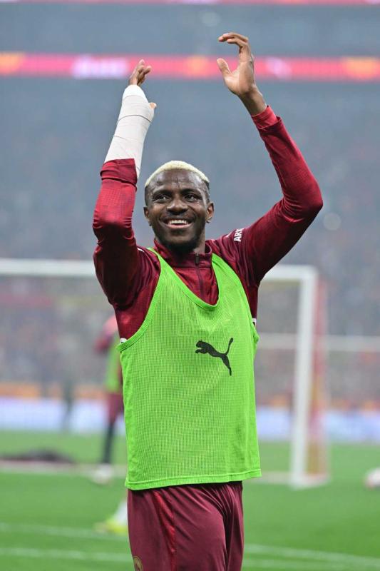 İngiliz yazar, Victor Osimhen transferini değerlendirdi! Rekor bedel ortaya çıktı