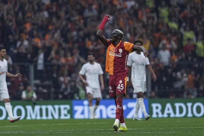 İngiliz yazar, Victor Osimhen transferini değerlendirdi! Rekor bedel ortaya çıktı