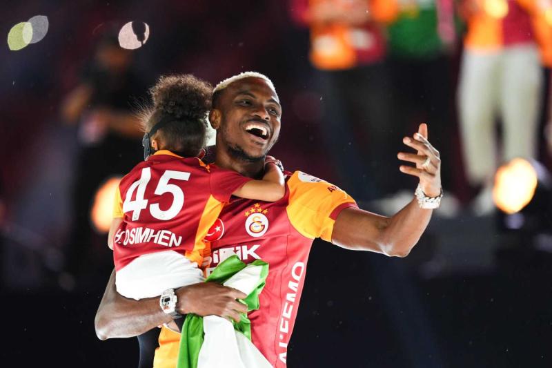 İngiliz yazar, Victor Osimhen transferini değerlendirdi! Rekor bedel ortaya çıktı
