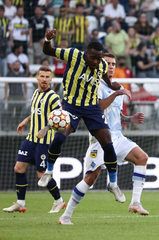 TRANSFER HABERİ: Fenerbahçe’nin eski yıldızı geri dönüyor! İsmail Kartal ile görüştü