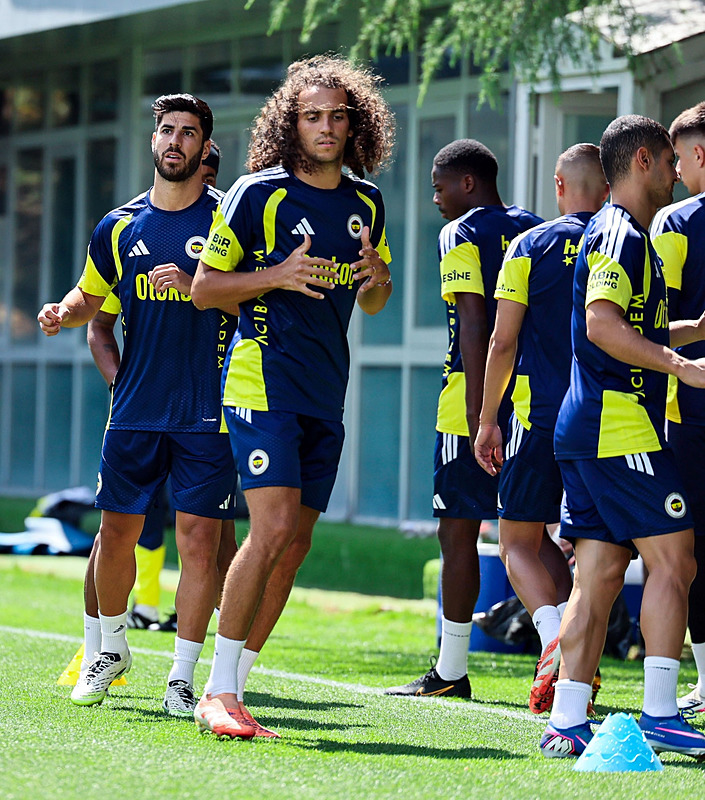 TRANSFER HABERİ: Fenerbahçe’nin eski yıldızı geri dönüyor! İsmail Kartal ile görüştü
