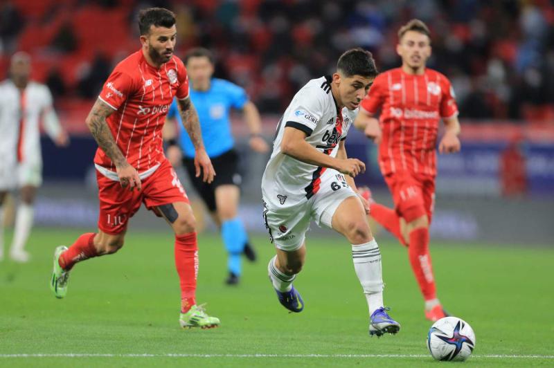 Okan Buruk, transferde Beşiktaş’ın eski yıldızını gözüne kestirdi!