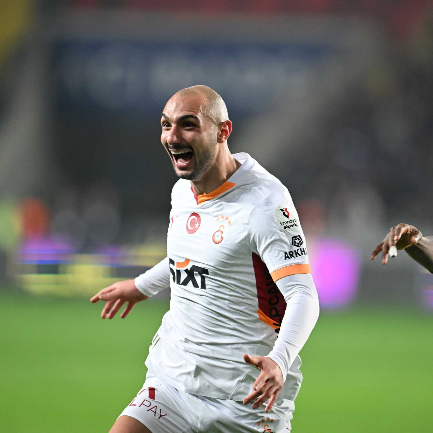 Galatasaray’da o isme Süper Lig’den 2 talip! Ayrılık iddiaları ile gündemdeydi