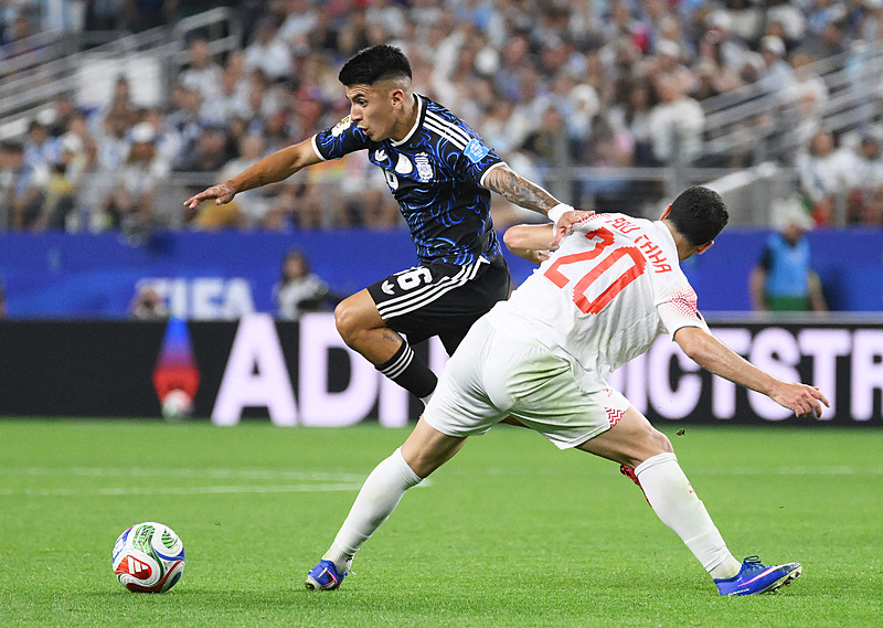 Galatasaray’dan Thiago Almada için teklif yolda! Okan Buruk onu çok istiyor