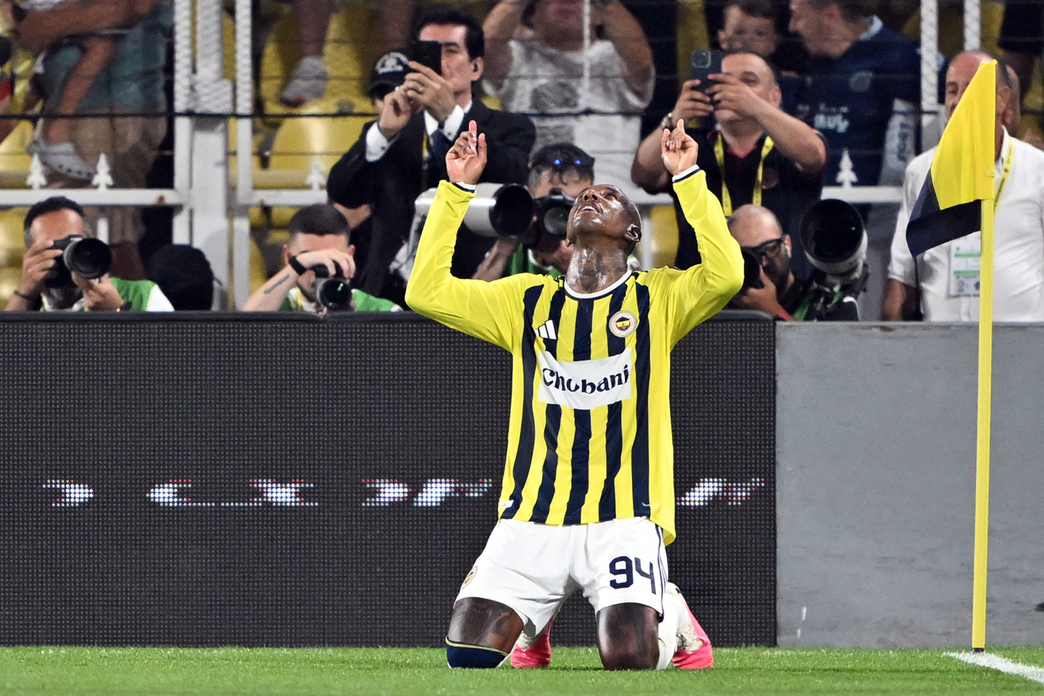 Fenerbahçe yönetiminden Ederson’a ayrılık şartı! Juventus’un transfer listesinde yer alıyor
