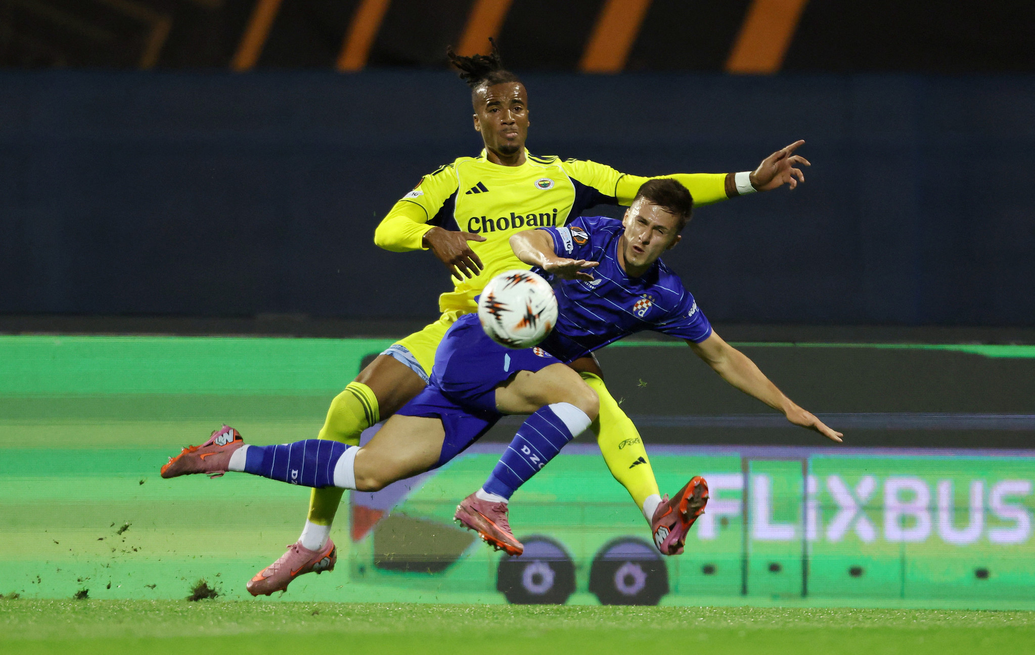 Chelsea ve Manchester United, Fenerbahçe’nin yıldızını istiyor!