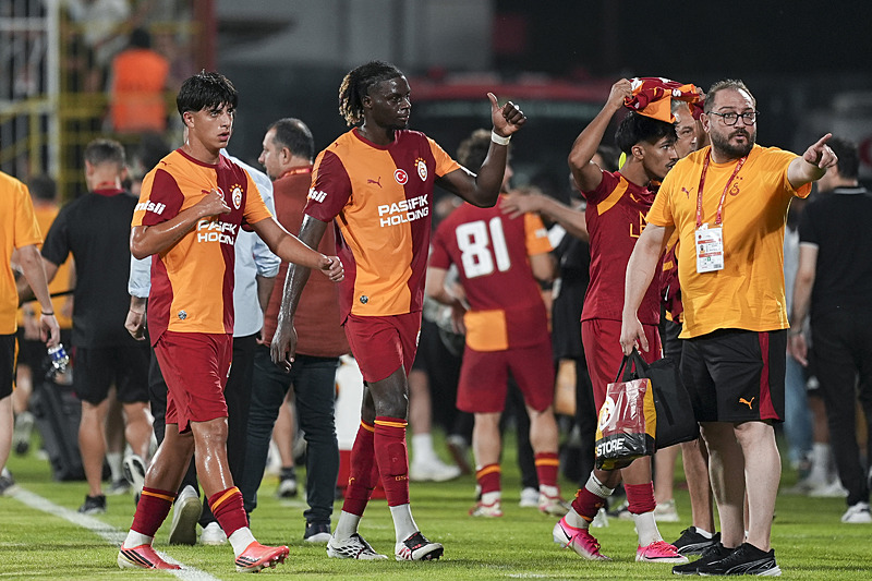Galatasaray’a transferde şok! Başka takıma imzayı attı