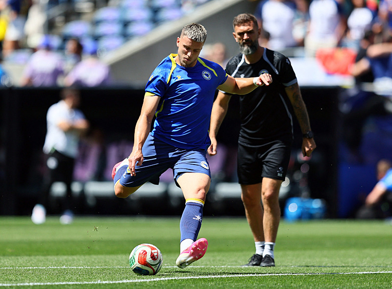 Fenerbahçe’ye transferde yeni Edin Dzeko: Ermedin Demirovic