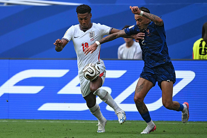 Ollie Watkins’ten Fenerbahçe’ye kötü haber! İngiliz devleri transferde rakip oldu