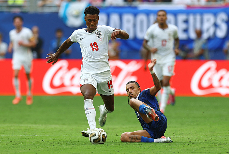 Ollie Watkins’ten Fenerbahçe’ye kötü haber! İngiliz devleri transferde rakip oldu