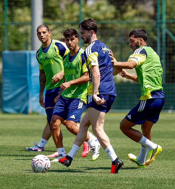 İşte Fenerbahçe’de 10+4 defteri! 6 oyuncuyla yollar ayrılıyor