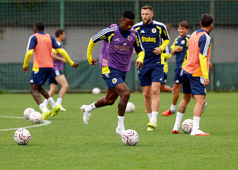 Fenerbahçe’de ayrılık gelişmesi! Yıldız ismin menajeri...