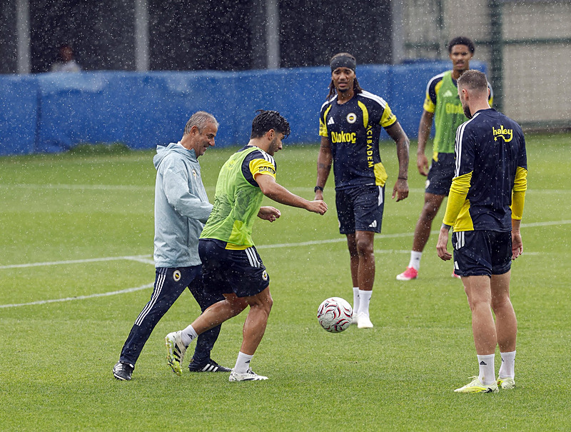 Fenerbahçe’de Aziz Yıldırım’dan o teklife jet hızında ret! Takımdan ayrılması bekleniyordu