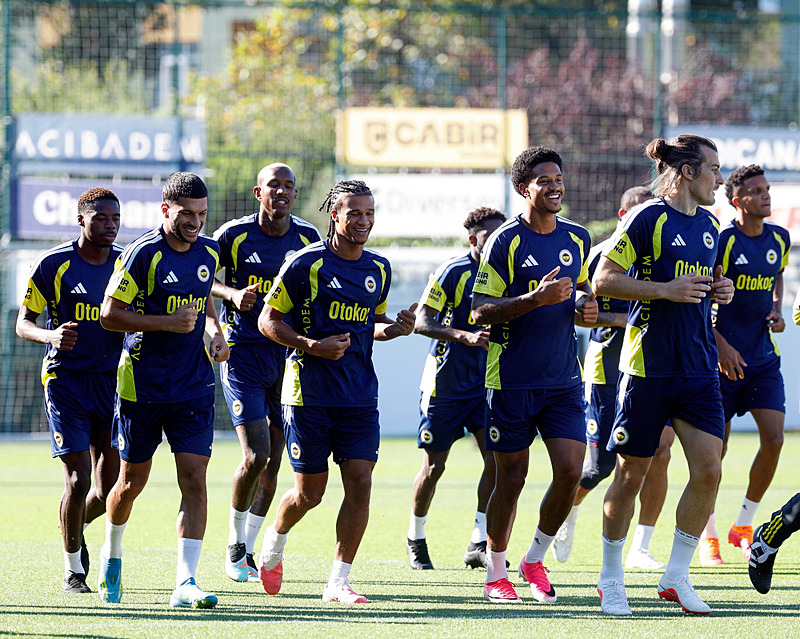 Fenerbahçe’den ters köşe transfer! Leao beklenirken...