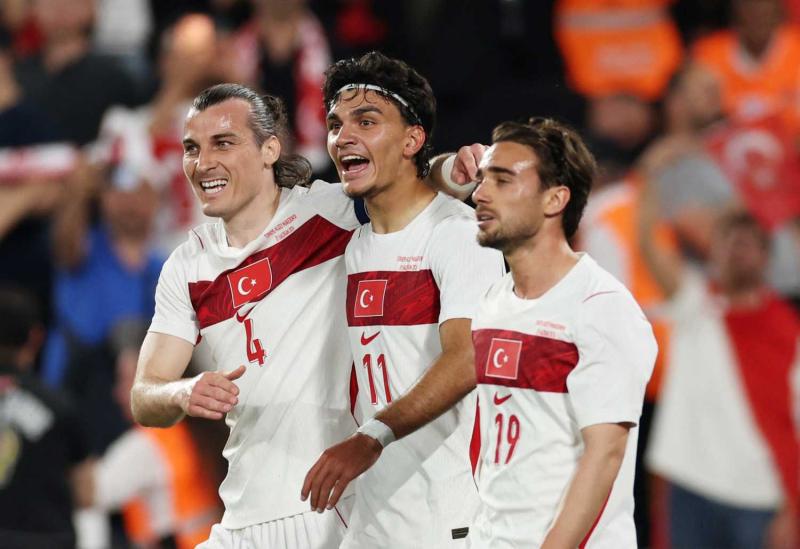 Fenerbahçe’den Galatasaray’a dev transfer çalımı! Milli yıldız hedefte