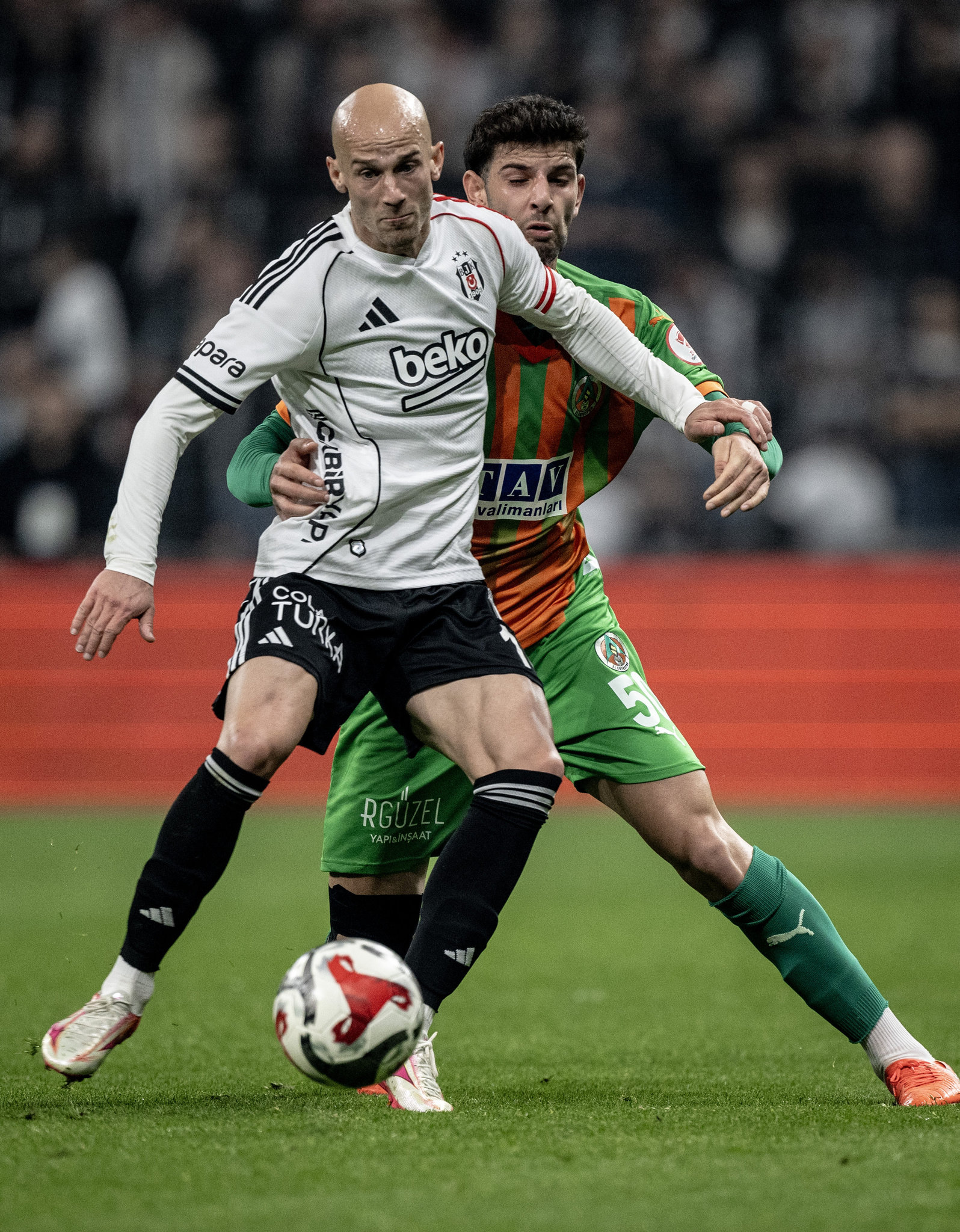 Fenerbahçe transferi bitirmek üzere! İşte yıldız oyuncu için istenen bonservis