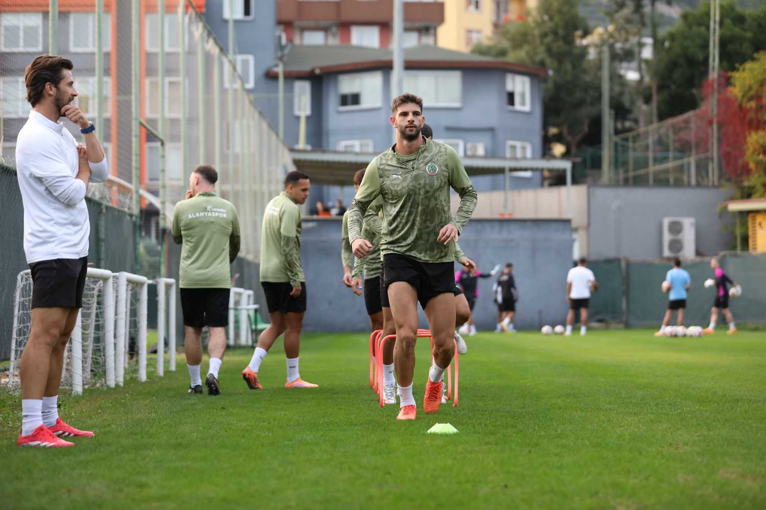 Fenerbahçe’nin yeni stoperi Süper Lig’den! Transfer takasla bitecek