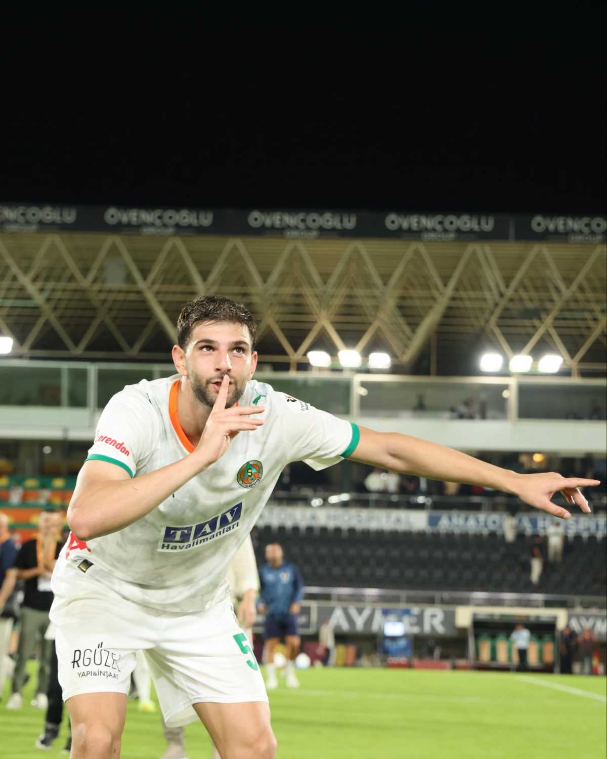 Fenerbahçe’nin yeni stoperi Süper Lig’den! Transfer takasla bitecek