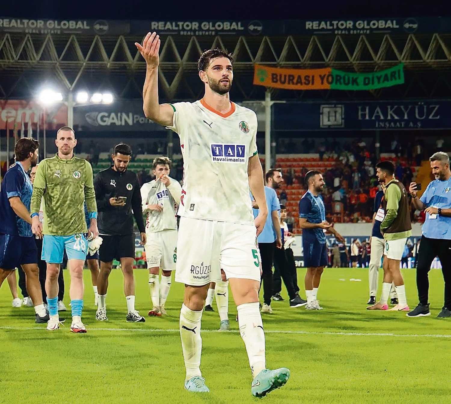 Fenerbahçe’nin yeni stoperi Süper Lig’den! Transfer takasla bitecek