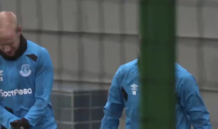 Cenk Tosun Everton'la ilk antrenmanında