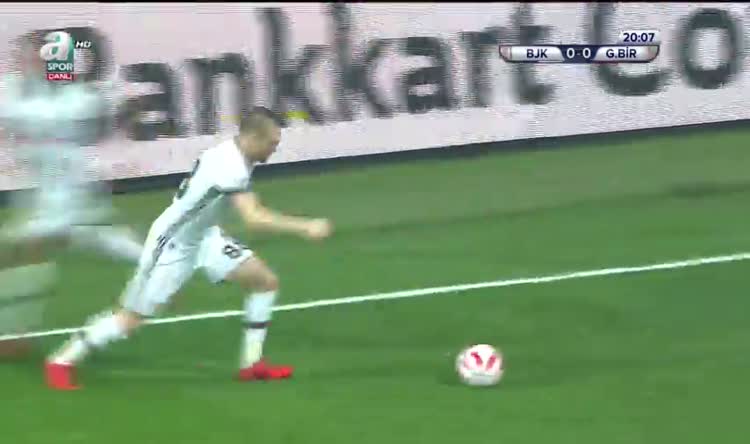 Gol attı, asker selamı verdi!
